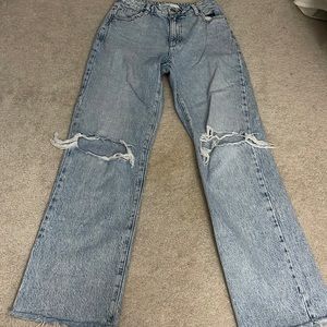 Denim jeans with knee rips